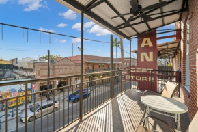 NEW! Sangria Suite - Upscale Ybor City Studio, Right On 7th Ave